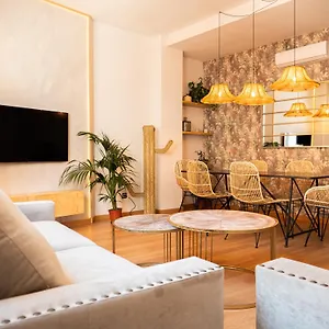 https://stylish-apartment-in-the-heart-of-malaga-with-pool.hotelsinnerja.org